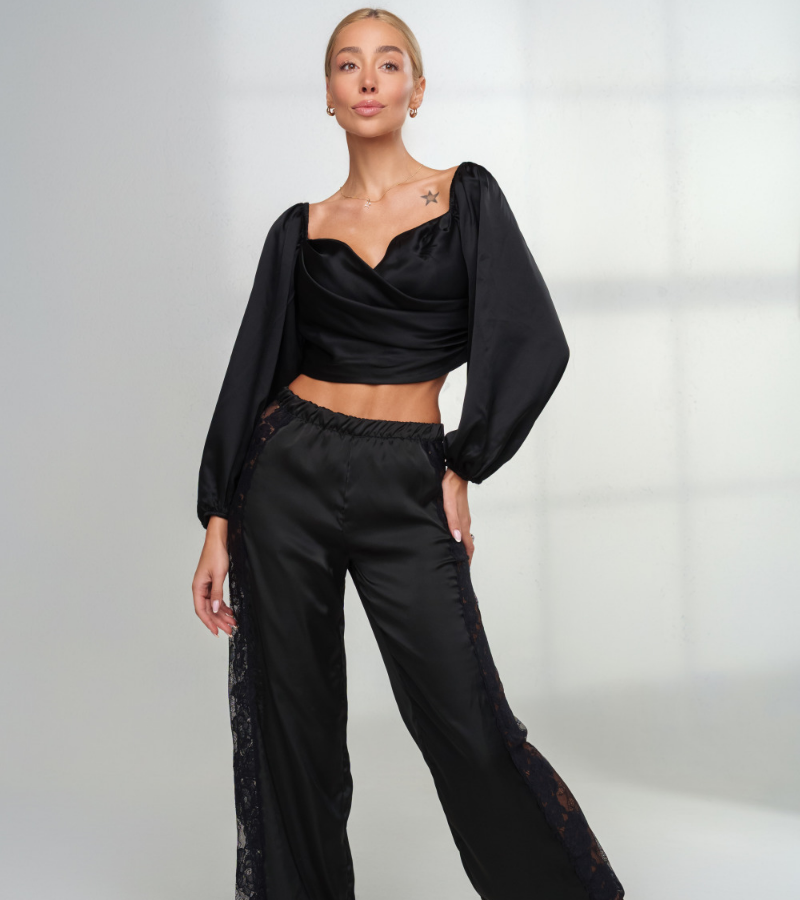 Vaizduojamas palaidinės priekinis vaizdas ant modelio